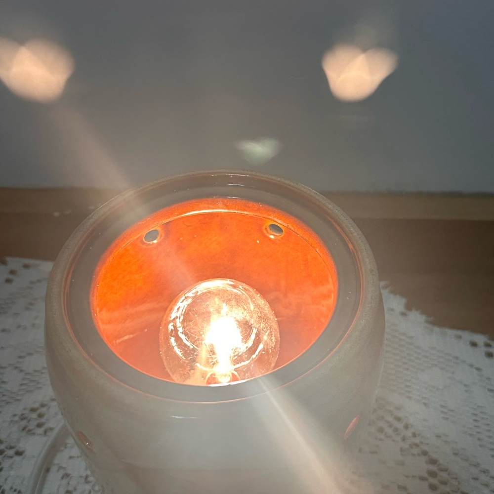 Scentsy -Retired Owl Ceramic Wax Warmer - Picture 4 of 5